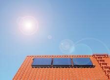 Sonnenenergie ist gratis. Wenn sie optimal genutzt wird, lassen sich außerdem Kosten für konventionelle Energiequellen sparen. (Foto: epr/KWB)